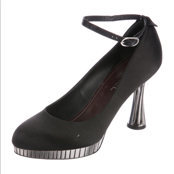 Chanel black satin pump